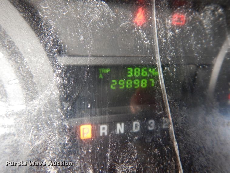 image for item DJ2915 2010 Ford E450 Super Duty  shuttle bus