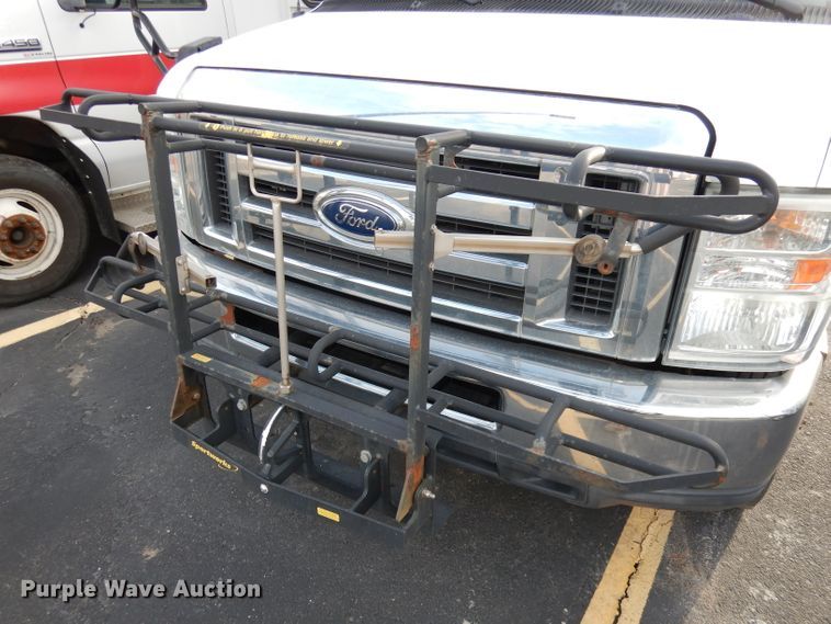 image for item DJ2915 2010 Ford E450 Super Duty  shuttle bus