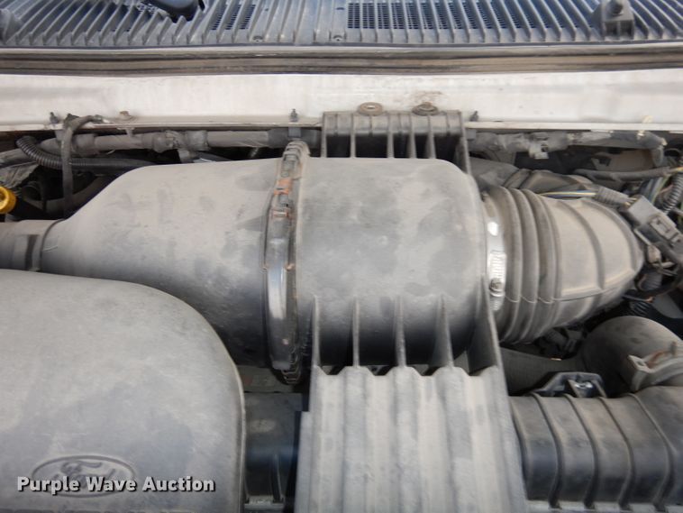 image for item DJ2915 2010 Ford E450 Super Duty  shuttle bus