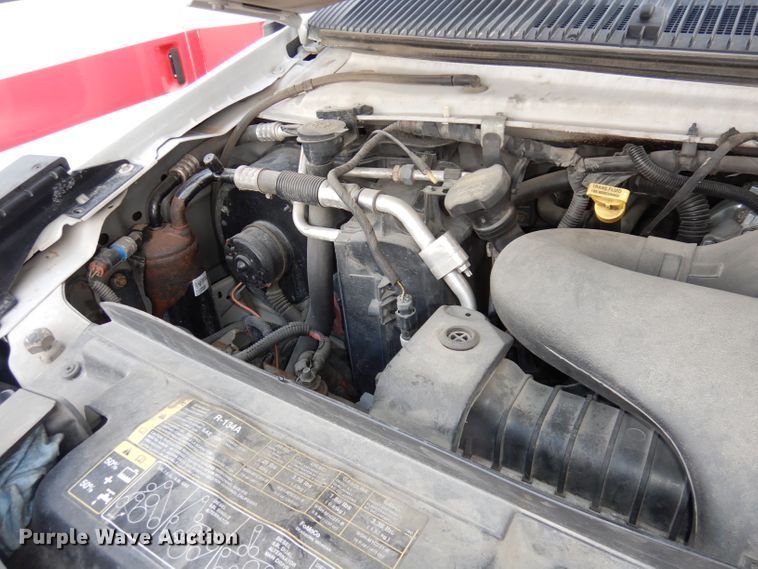 image for item DJ2915 2010 Ford E450 Super Duty  shuttle bus