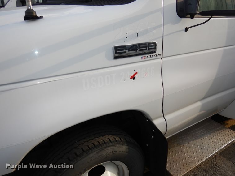 image for item DJ2915 2010 Ford E450 Super Duty  shuttle bus