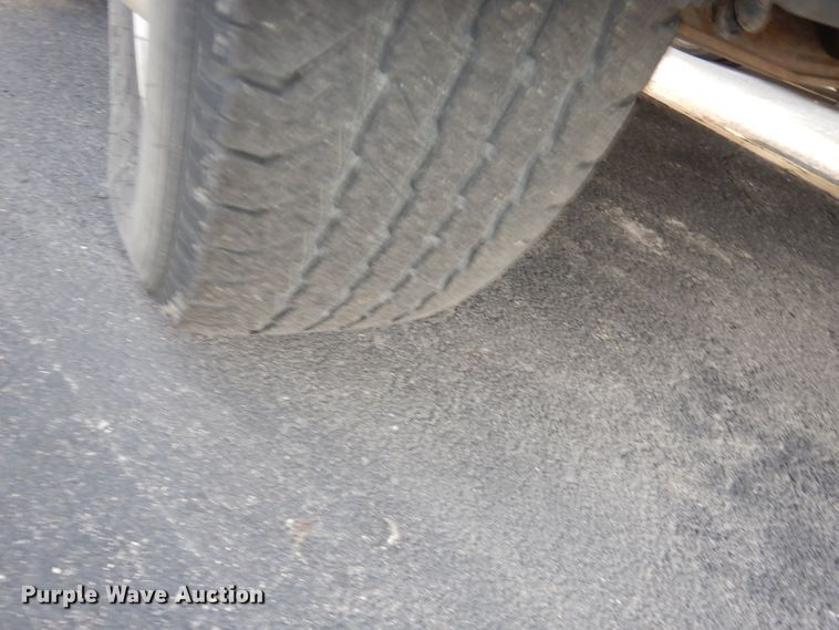 image for item DJ2915 2010 Ford E450 Super Duty  shuttle bus