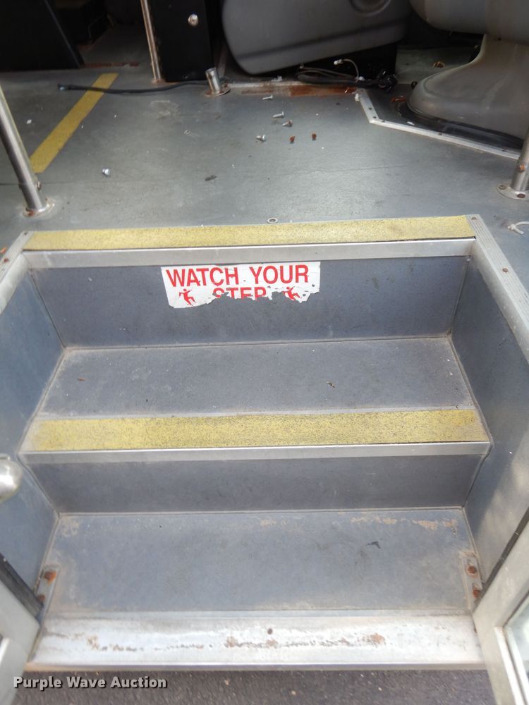 image for item DJ2915 2010 Ford E450 Super Duty  shuttle bus