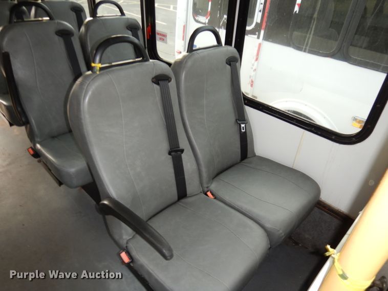 image for item DJ2915 2010 Ford E450 Super Duty  shuttle bus