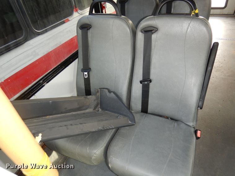image for item DJ2915 2010 Ford E450 Super Duty  shuttle bus