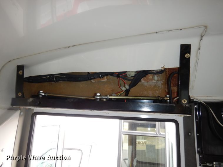 image for item DJ2915 2010 Ford E450 Super Duty  shuttle bus