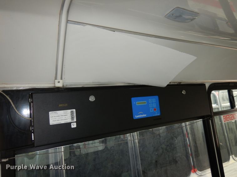 image for item DJ2915 2010 Ford E450 Super Duty  shuttle bus