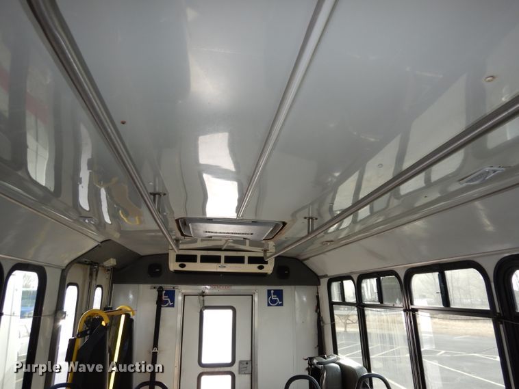 image for item DJ2915 2010 Ford E450 Super Duty  shuttle bus