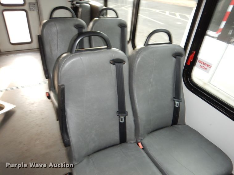 image for item DJ2915 2010 Ford E450 Super Duty  shuttle bus