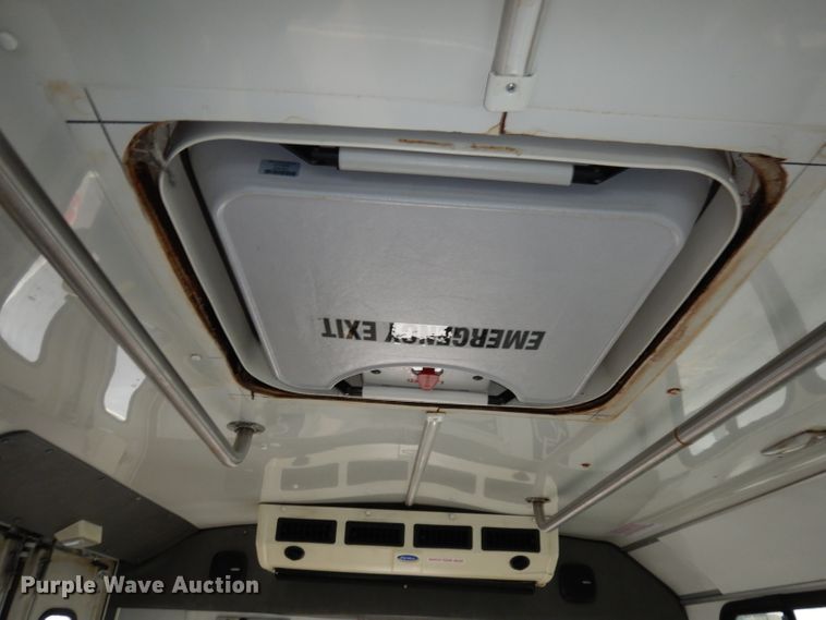 image for item DJ2915 2010 Ford E450 Super Duty  shuttle bus