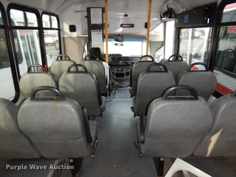 image for item DJ2915 2010 Ford E450 Super Duty  shuttle bus