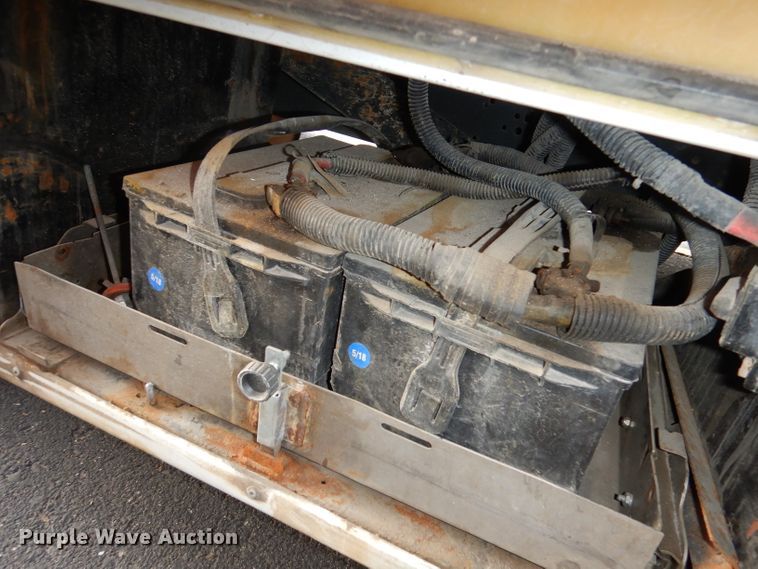 image for item DJ2915 2010 Ford E450 Super Duty  shuttle bus