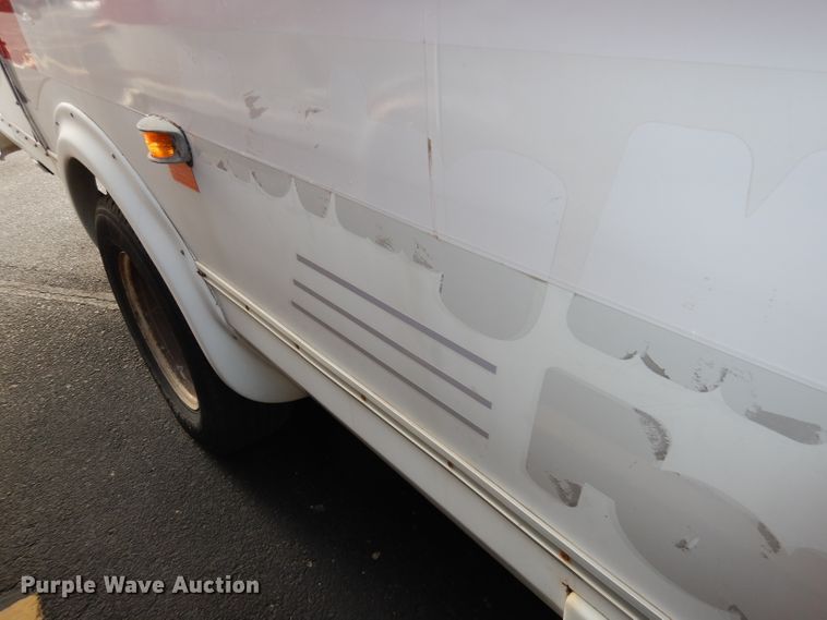 image for item DJ2915 2010 Ford E450 Super Duty  shuttle bus