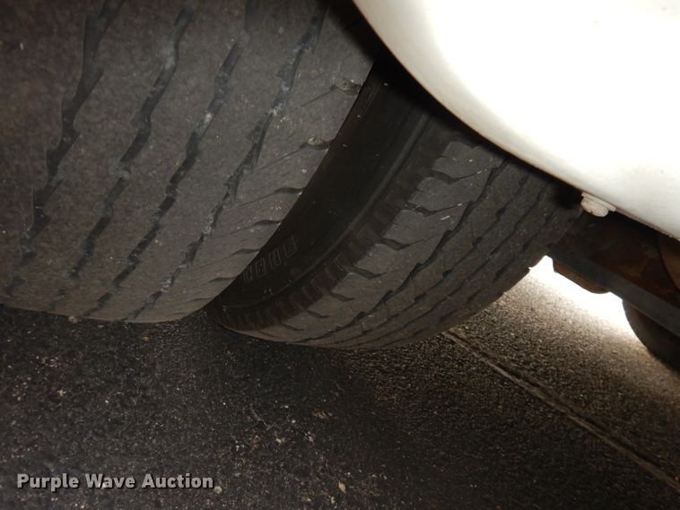 image for item DJ2915 2010 Ford E450 Super Duty  shuttle bus