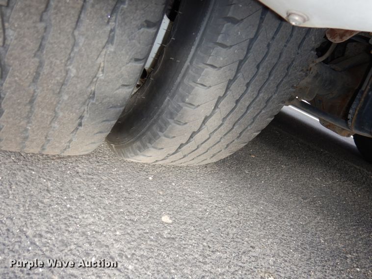 image for item DJ2915 2010 Ford E450 Super Duty  shuttle bus