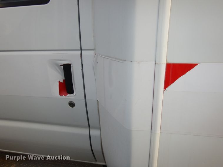 image for item DJ2915 2010 Ford E450 Super Duty  shuttle bus