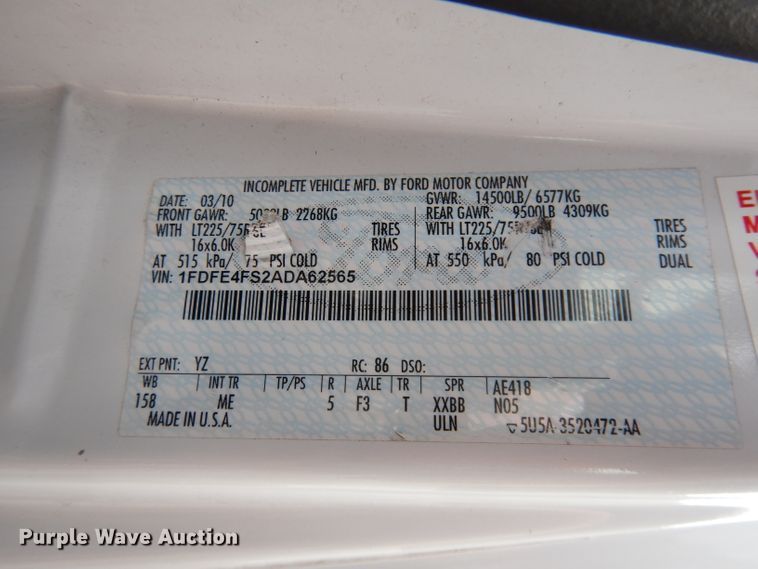 image for item DJ2915 2010 Ford E450 Super Duty  shuttle bus