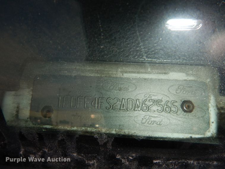 image for item DJ2915 2010 Ford E450 Super Duty  shuttle bus