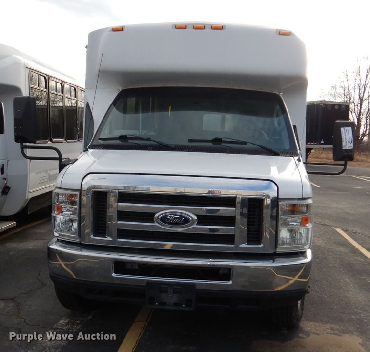 image for item DJ2916 2012 Ford E350 Super Duty  shuttle bus