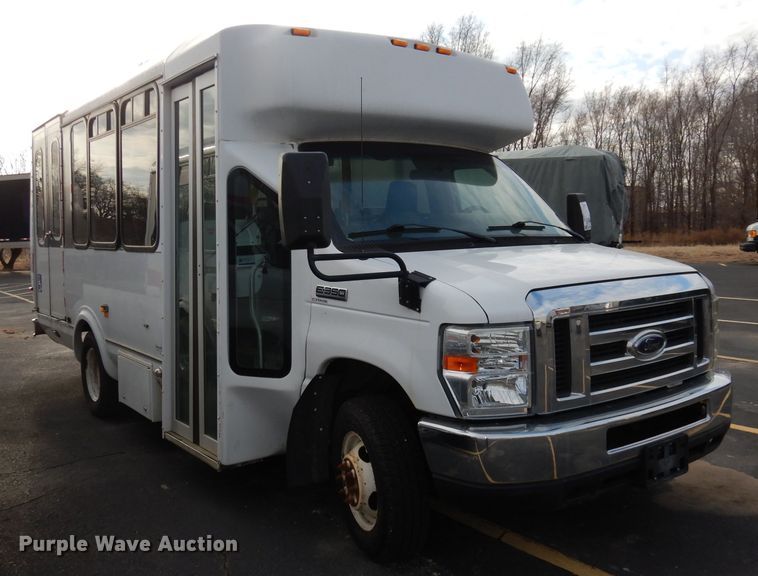 image for item DJ2916 2012 Ford E350 Super Duty  shuttle bus