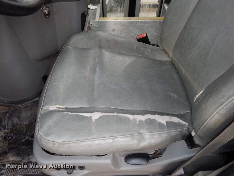 image for item DJ2916 2012 Ford E350 Super Duty  shuttle bus