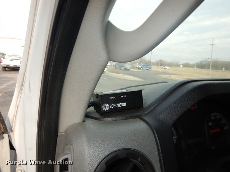 image for item DJ2916 2012 Ford E350 Super Duty  shuttle bus