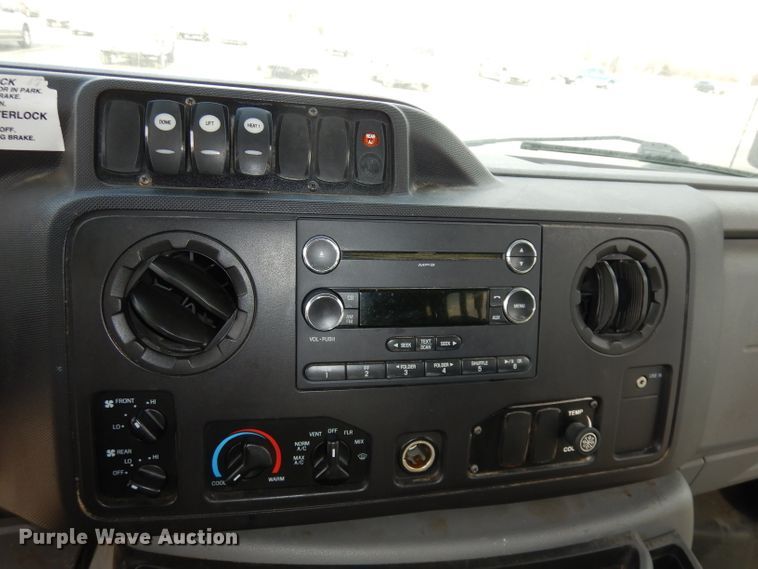 image for item DJ2916 2012 Ford E350 Super Duty  shuttle bus