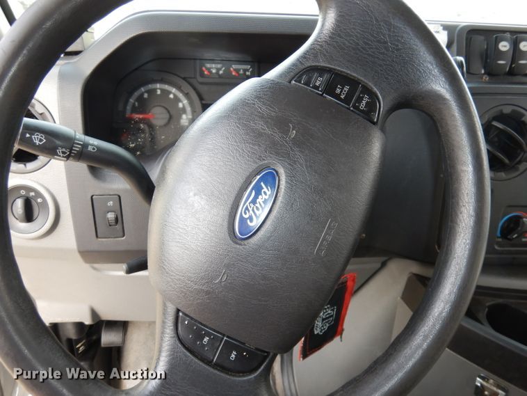 image for item DJ2916 2012 Ford E350 Super Duty  shuttle bus