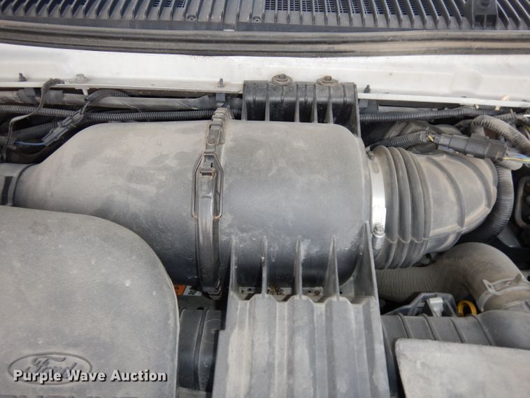 image for item DJ2916 2012 Ford E350 Super Duty  shuttle bus