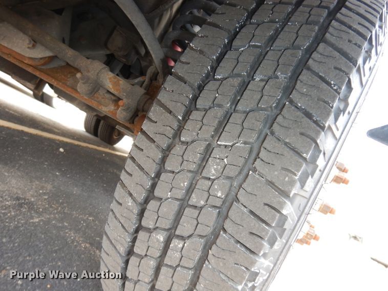 image for item DJ2916 2012 Ford E350 Super Duty  shuttle bus