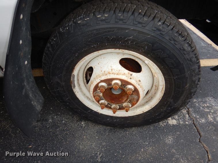 image for item DJ2916 2012 Ford E350 Super Duty  shuttle bus