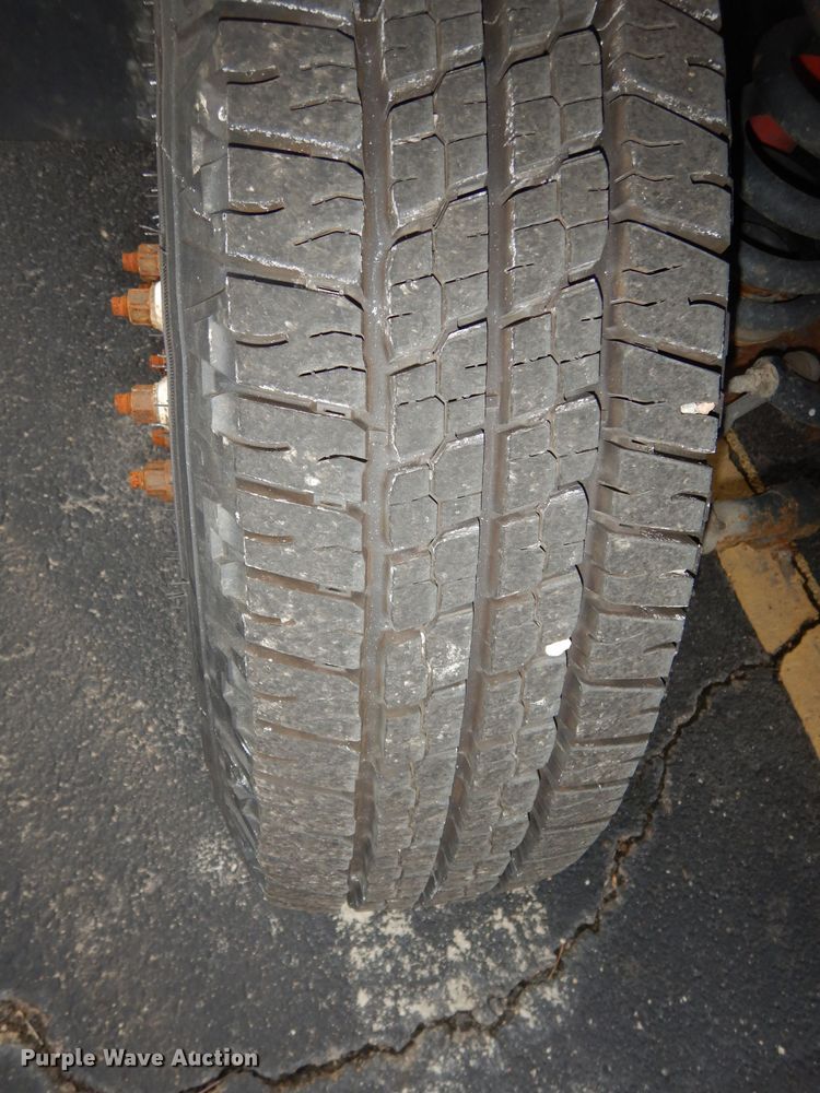 image for item DJ2916 2012 Ford E350 Super Duty  shuttle bus