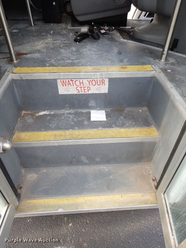 image for item DJ2916 2012 Ford E350 Super Duty  shuttle bus