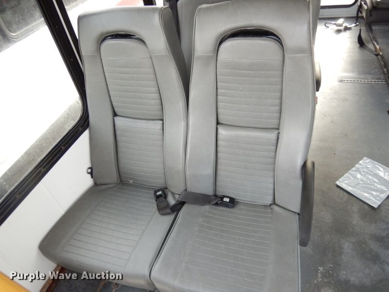 image for item DJ2916 2012 Ford E350 Super Duty  shuttle bus