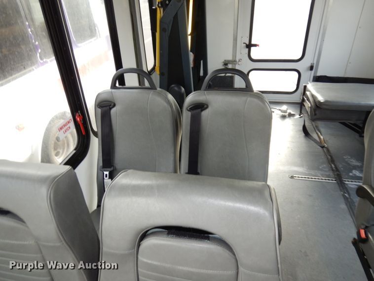 image for item DJ2916 2012 Ford E350 Super Duty  shuttle bus