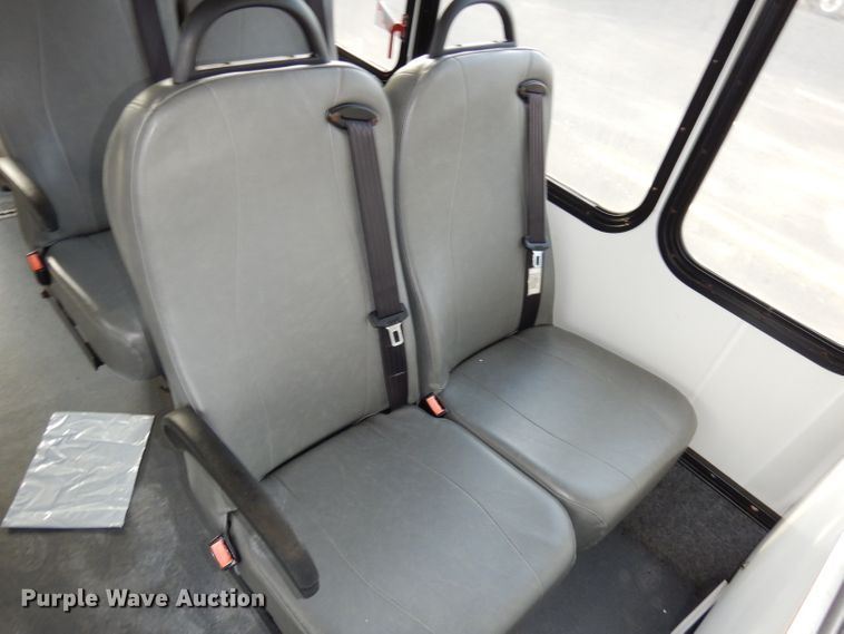 image for item DJ2916 2012 Ford E350 Super Duty  shuttle bus
