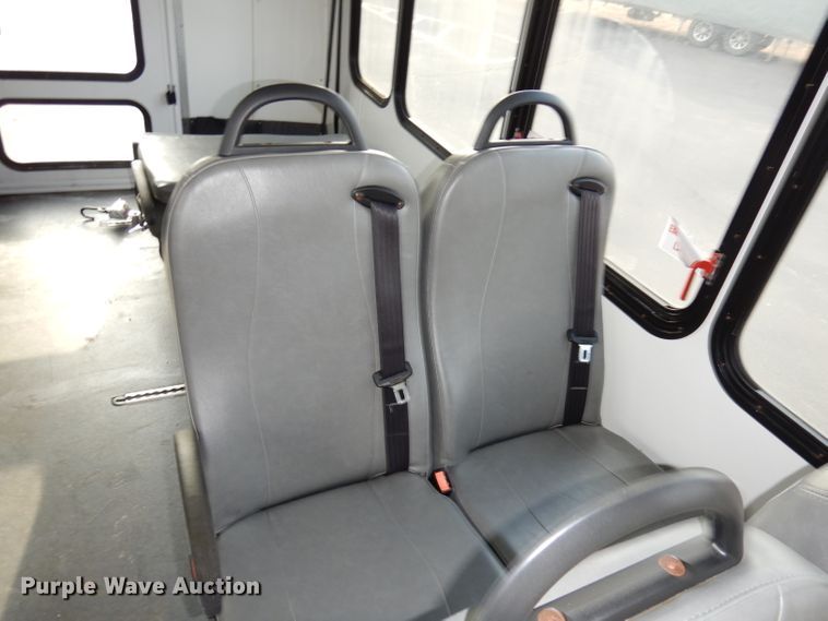 image for item DJ2916 2012 Ford E350 Super Duty  shuttle bus