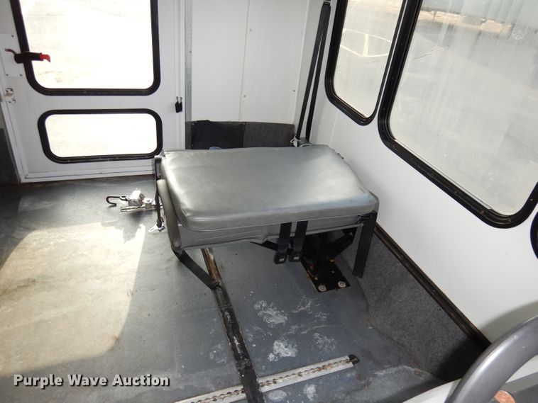 image for item DJ2916 2012 Ford E350 Super Duty  shuttle bus