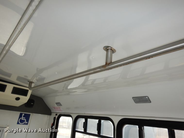 image for item DJ2916 2012 Ford E350 Super Duty  shuttle bus