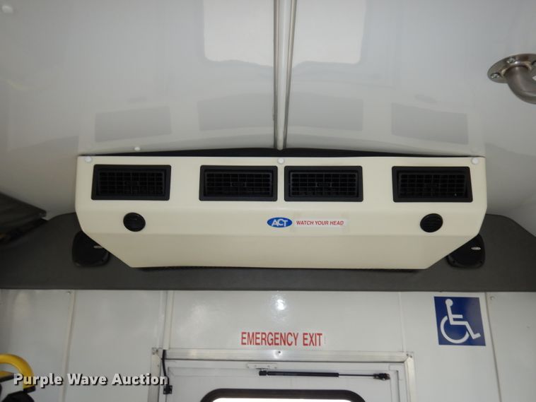 image for item DJ2916 2012 Ford E350 Super Duty  shuttle bus