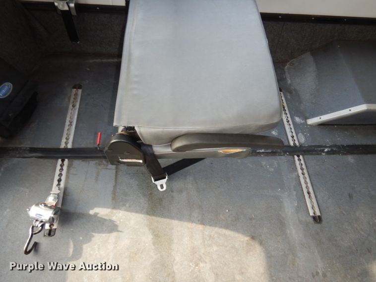 image for item DJ2916 2012 Ford E350 Super Duty  shuttle bus