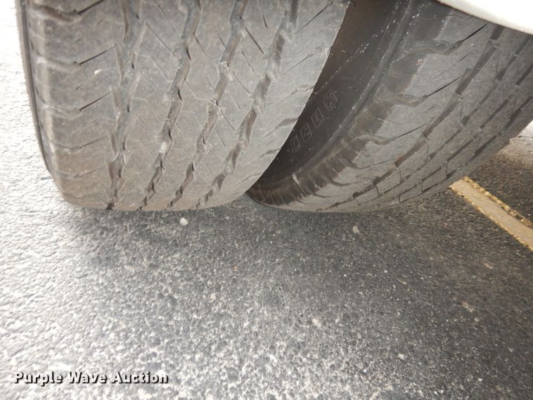 image for item DJ2916 2012 Ford E350 Super Duty  shuttle bus