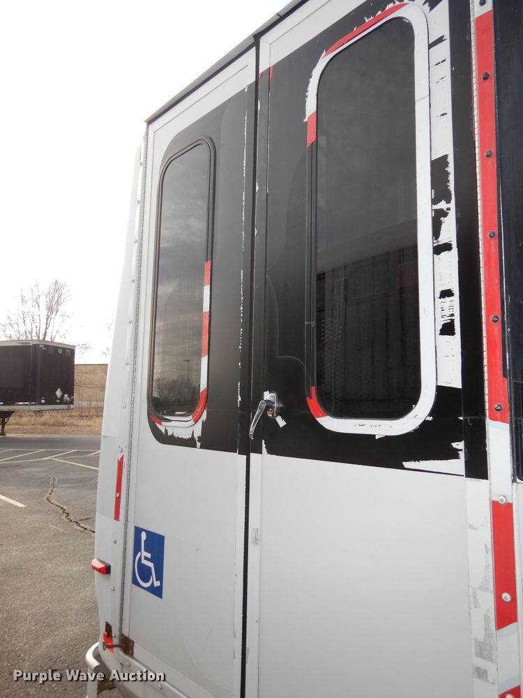 image for item DJ2916 2012 Ford E350 Super Duty  shuttle bus