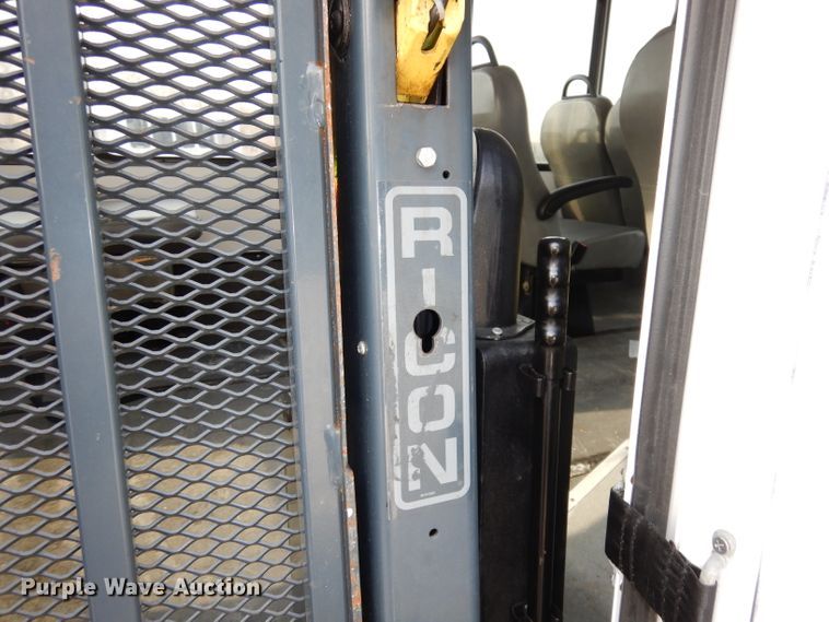 image for item DJ2916 2012 Ford E350 Super Duty  shuttle bus