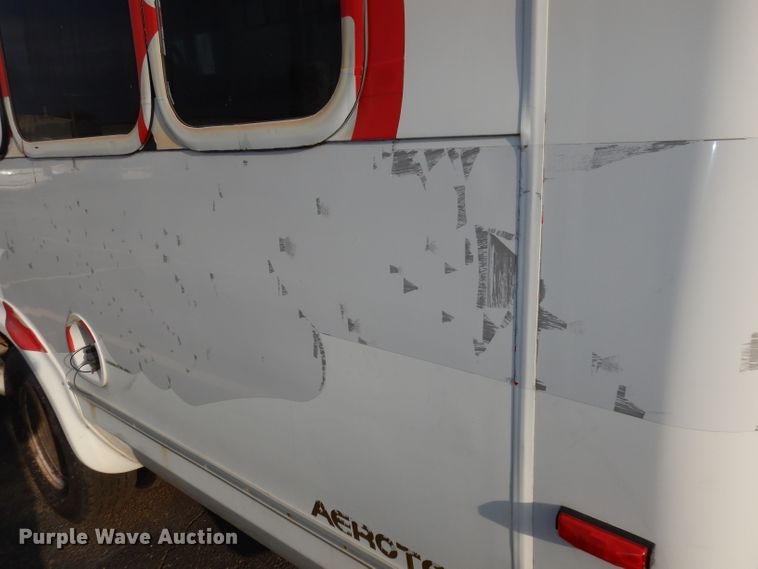 image for item DJ2916 2012 Ford E350 Super Duty  shuttle bus