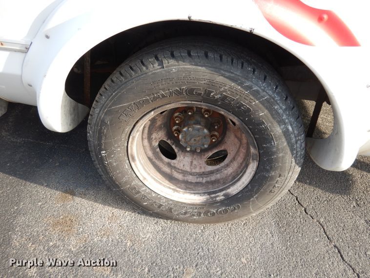 image for item DJ2916 2012 Ford E350 Super Duty  shuttle bus