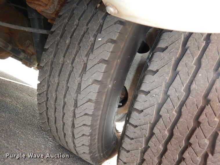 image for item DJ2916 2012 Ford E350 Super Duty  shuttle bus