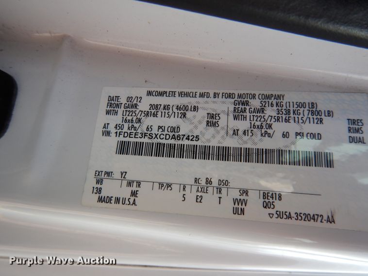 image for item DJ2916 2012 Ford E350 Super Duty  shuttle bus