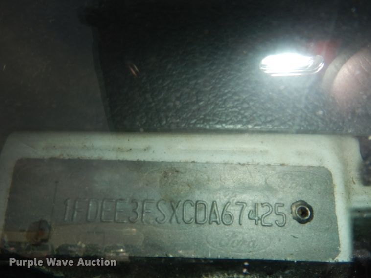 image for item DJ2916 2012 Ford E350 Super Duty  shuttle bus