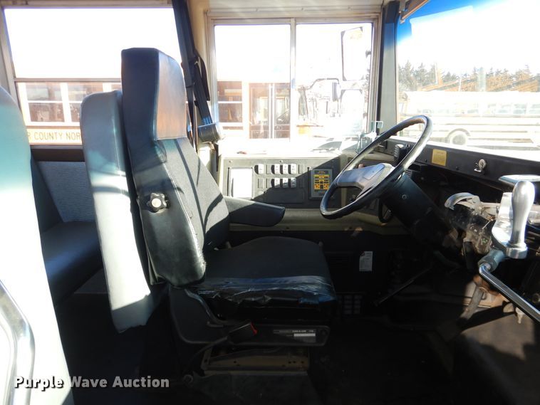 image for item DJ4962 1999 International 3800  school bus